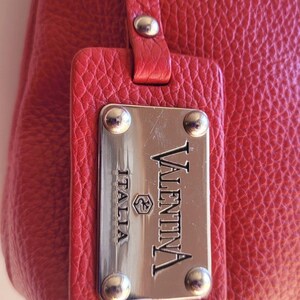 Valentina Rot Pebbled Leder Umhängetasche Clutch Silber Hardware Top Zip Made in Italy Neu Zustand Bild 3