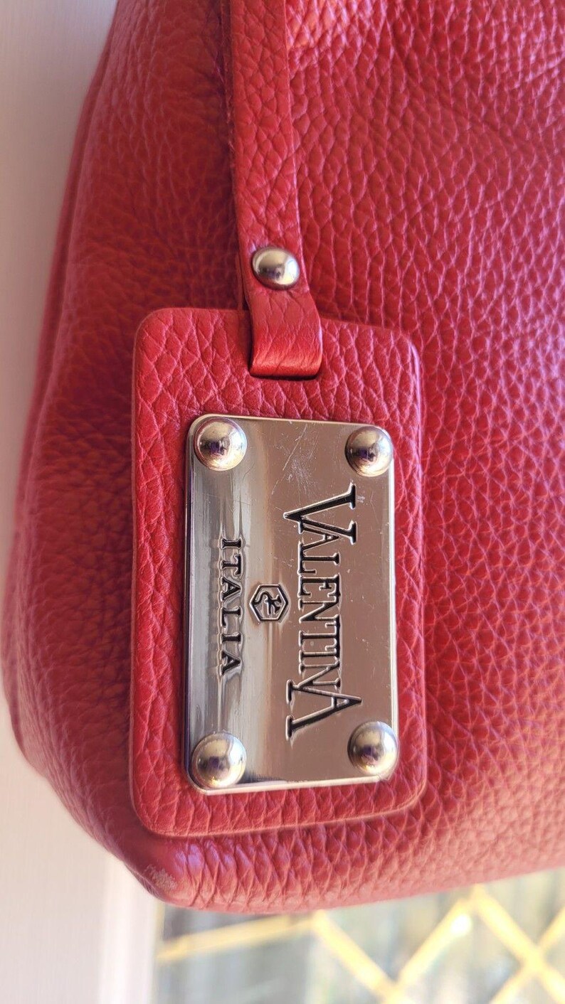 Valentina Rot Pebbled Leder Umhängetasche Clutch Silber Hardware Top Zip Made in Italy Neu Zustand Bild 3