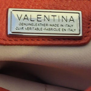Valentina Rot Pebbled Leder Umhängetasche Clutch Silber Hardware Top Zip Made in Italy Neu Zustand Bild 12