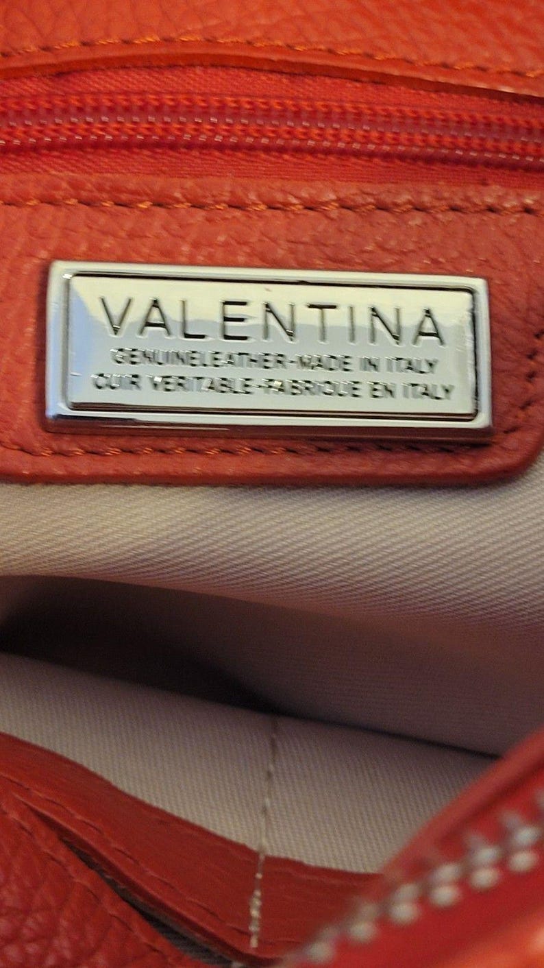 Valentina Rot Pebbled Leder Umhängetasche Clutch Silber Hardware Top Zip Made in Italy Neu Zustand Bild 12