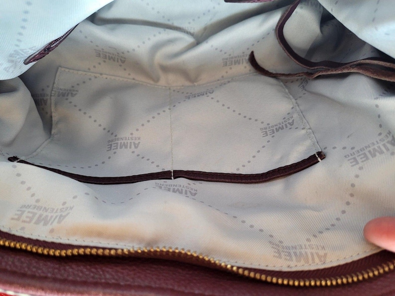 Borsa a tracolla Aimee Kestenberg in pelle di pitone con stampa animalier in rilievo, chiusura superiore con cerniera, finiture placcate in oro immagine 14