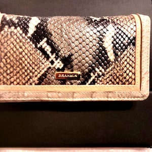 Cartera de mano Brahmin Ady de piel con estampado de cocodrilo y pitón, ribete gris, nueva.