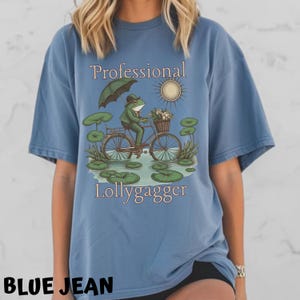 Professional Lollygagger, Born to Dilly Dally, Funny Vintage Frog Shirt Frog & Toad Comfort Colors Shirt Sarcastic Shirt Vintage Graphic Tee bild 3