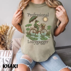 Professional Lollygagger, Born to Dilly Dally, Funny Vintage Frog Shirt Frog & Toad Comfort Colors Shirt Sarcastic Shirt Vintage Graphic Tee bild 6