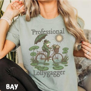 Professional Lollygagger, Born to Dilly Dally, Funny Vintage Frog Shirt Frog & Toad Comfort Colors Shirt Sarcastic Shirt Vintage Graphic Tee bild 5
