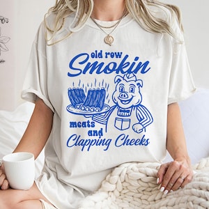 Rökande kött och klappande kinder T-shirt, rolig BBQ-gris T-shirt