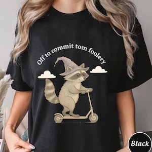 Camiseta "Off to Commit Tom Foolery", camiseta unisex de tendencia, regalo de camiseta único, sudadera con lindo animal travieso, sudadera con capucha para un día divertido