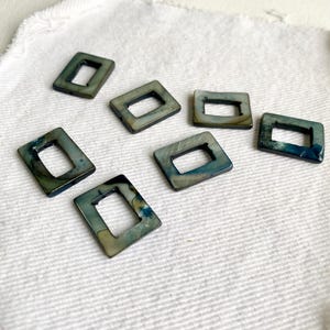 Shell window beads: charcoal rectangle
