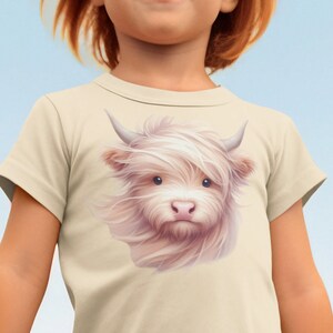 Baby Highland Cow PNG Sublimacja Projekt | Uroczy Highland Cow Clipart | Zwierzę Gospodarskie Cyfrowe Pobieranie | Koszulka Kubek Sublimacja Sztuka