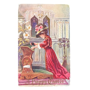 1909 Postkarte Eine fröhliche viktorianische Osterfrau, die in der Kirchenszene betet