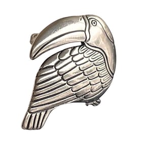 Vintage LAUREL BURCH - Small Minimalist silver tone figurative toucan designer brooch 1980s Bird Pin Discontinued Animal Figurine