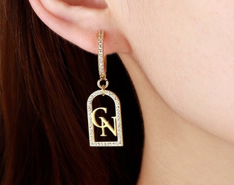 Boucles d'oreilles doré avec nom glacé, boucles d'oreilles en or, boucles d'oreilles de nom personnalisées, boucle d'oreille initial, cadeau