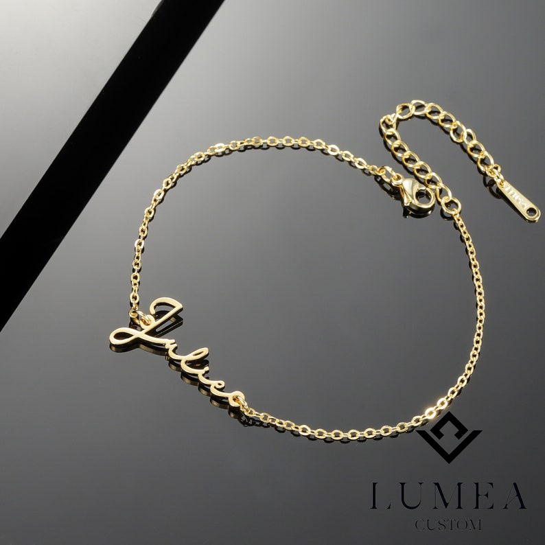 Bracelet personnalisé prénom en or 18 carats, bijoux personnalisé chaîne fine, pendentif minimaliste et délicat, cadeau nounou, cadeau femme image 2