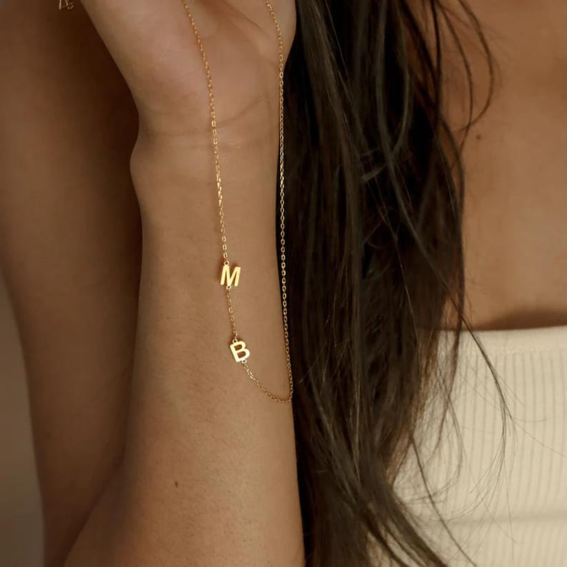 Collier initiale personnalisé avec deux lettres délicates, bijoux fins avec pendentif minimaliste idéal pour couple, cadeau meilleure amie image 2