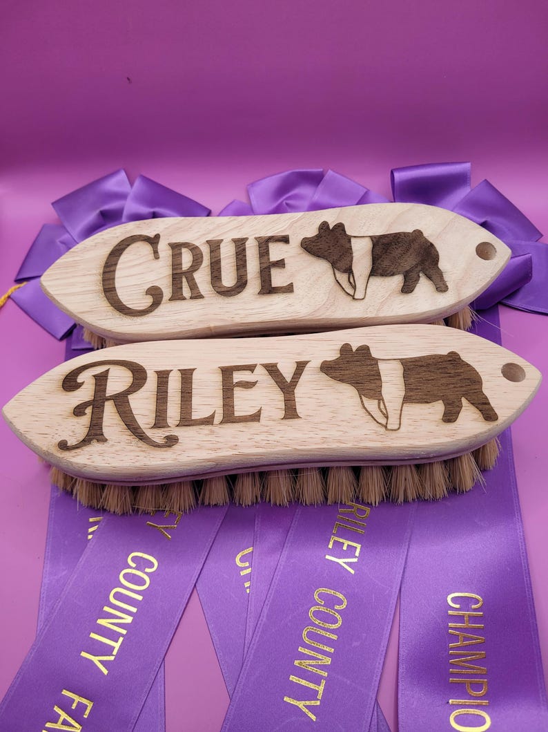 Custom Engraved Show Pig Brush: Personalize With Name and Breed Graphic image 6