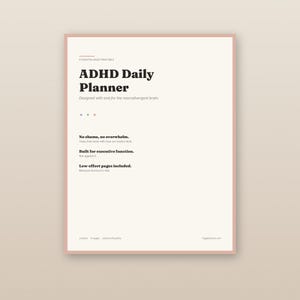 Puede incluir: Un imprimible digital titulado "ADHD Daily Planner" con un borde rosa claro. El texto incluye "Diseñado con y para el cerebro neurodivergente". Texto adicional destaca características como "Sin vergüenza, sin agobio" y "Páginas de bajo esfuerzo incluidas."