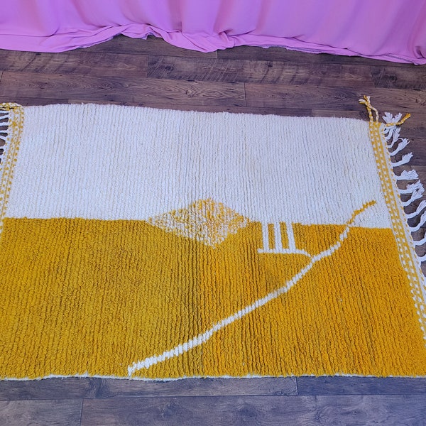 STUNNING BENIOURAIN RUG, Custom Moroccan Rug, Unique Yellow and White Rug, Handmade Berber Rug, Striped Area Carpet, Handwoven Wool Rug.