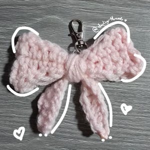 llavero de lazo de crochet