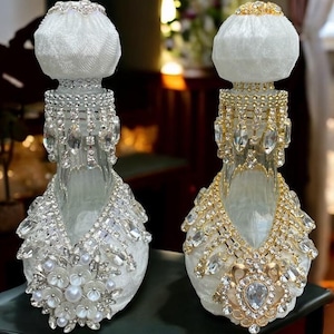 Im Neuen Design Handgemachte verzierte Flasche. Sofreh aghd gulab Glas. Rosenwasser-Krug. Sofreh aghd. Sofreh aghd. Rosenwasserflasche. Haftet gesehen.