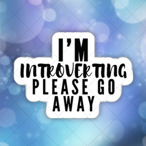 Je suis introverti, veuillez partir en vinyle découpé, intérieur/extérieur, autocollant amusant pour votre MacBook, ordinateur portable ThinkPad, bouteille d'eau ou ordinateur portable