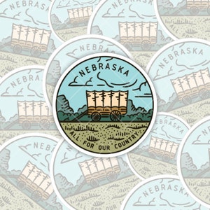 Adesivo in vinile fustellato per interni ed esterni raffigurante lo stato del Nebraska, ideale per decorare il tuo MacBook, ThinkPad o la tua bottiglia d'acqua: per viaggiatori ed escursionisti!