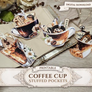 Op de afbeelding: Een verzameling bedrukbare, koffiekopvormige, gevulde zakken. Elke zak heeft een ander ontwerp, waaronder koffiebonen, bloemen en labels met woorden als "dream" en "roast". De afbeelding heeft een digitale downloadbanner.