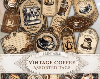 Op de afbeelding: Printbare vintage koffie-etiketten met illustraties van koffiebonen, koffiekopjes, koffiezetapparaten en tekst zoals "The Grand Vintage Cafe", "Espresso Machine", "Timeless Quality Dark Roast Coffee Beans", "Freshly Brewed" en "Exotic Brew Coffee Beans".