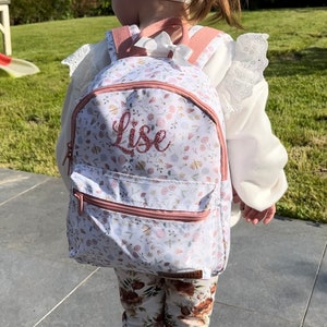 Sac à dos enfant personnalisé ,sac maternelle motifs animaux et double gaze  violette à pois dorés , sac pour la crèche ou la nounou - Un grand marché