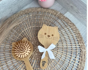 Petite brosse chat personnalisée  destinée aux enfants