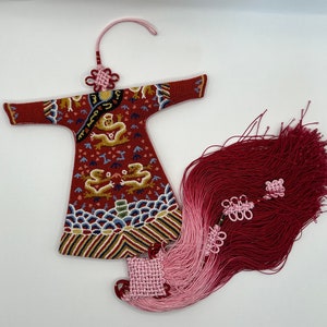 Embroidered Handmade Wall Hanging with silk, Hand Embroidered Wall Hanging Decor, Unique Asian Culture Style, very pretty