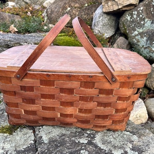 Old Vintage Picnic Basket - Etsy
