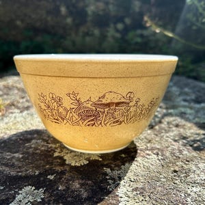Small Vintage Pyrex &quot;Forest Fancies&quot; Mushroom Mixing Bowl