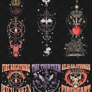 Puede incluir: Diseño gráfico negro con varias ilustraciones, incluyendo una corona, espada, cabeza de ciervo y dragones. El texto incluye "Fire Breathing Bitch Queen", "The Thirteen" y "Aelin Galathynius Fireheart".
