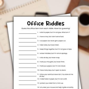 Puede incluir: Una hoja de papel blanca titulada Office Riddles con texto en negro. La página presenta catorce líneas numeradas para respuestas, cada una precedida por un acertijo sobre artículos de oficina. El texto dice: Guess the office item from each riddle. Have fun guessing!