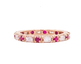 Dainty CZ & Ruby Stacking Eternity Ring Anillo minimalista de oro Anillo de rubí Regalo de piedra de nacimiento de julio para su delicado anillo Dainty Ruby Eternity Band