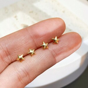 Pendientes delicados -Pendientes de sementales estrella - Pendientes de sementales de oro macizo - Sementales de pendientes de estrella - Pendientes de estrella - Pendientes celestiales - Sementales pequeños