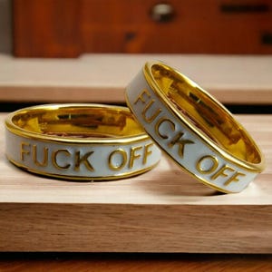 Anillo Fuck Off Band ~ Anillo con palabra grabada personalizada ~ Anillo de banda personalizado ~ Banda de esmalte blanco de 4 mm de ancho ~ Joyas para hombres y mujeres ~ Plata 925