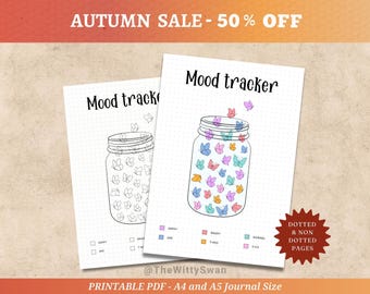 Può includere: Due pagine stampabili per il monitoraggio dell'umore con un barattolo pieno di farfalle colorate. Il testo "Mood tracker" è in alto. Le pagine sono a puntini e non a puntini. Il testo "AUTUMN SALE - 50% OFF" è in alto.