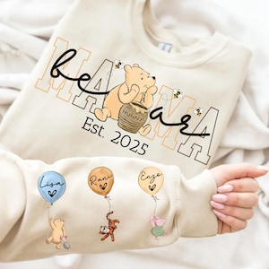 Camiseta personalizada Mama Bear PNG, Mama Est com nome da criança na manga PNG, Mãe personalizada PNG, Presente personalizado para o Dia das Mães, Dia das Mães PNG, Camiseta para nova mamãe