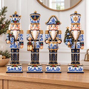 シノワズリー風くるみ割り人形木製ブロックセット、青と白のクリスマスデコレーション、くるみ割り人形フィギュアセット、ホリデーテーブルトップアクセント、くるみ割り人形フィギュア