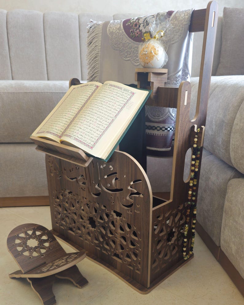 Moroccan Islamic prayer corner organizer in walnut brown — Quran stand, tasbih holder and prayer mat storage in one piece. Carved wood MDF with arabesque cutouts and Arabic calligraphy. Available in brown, beige and white. Islamic home decor handcrafted in Morocco.