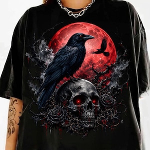 Calavera de cuervo de Halloween PNG, diseño de sublimación de luna de sangre de cuervo gótico, imágenes prediseñadas de cuervo oscuro, arte de calavera gótica espeluznante para camiseta de Halloween PNG