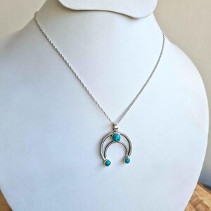 Colar de lua turquesa, colar de lua celestial, joias de bruxa, joias de turquesa de lua crescente, pingente de lua crescente Colar de lua turquesa