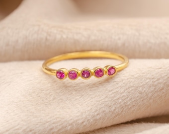 14K Goldring Rubin Eternity Band - Juli Geburtsstein - Zarter Stapelring - Echter Rubin Ehering - Gold Jubiläumsring
