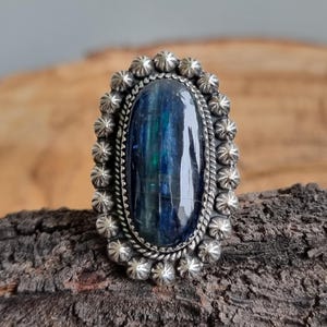 Kyanite Gemstone Ring, Healing Crystal Jewelry, Deep Blue Natural Kyanite Ring, Unique Blue Stone Ring, Spiritual Healing Gemstone