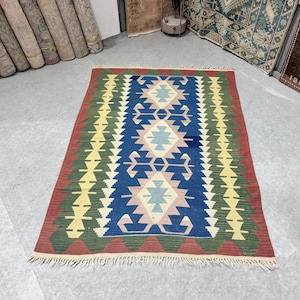 4x6 kilim, Turkish kilim rug, Older kilim, Bohemian kilim rug, Vintage kilim rug, Historical kilim rug, Handmade kilim rug, 4.0 x 5.6 ft.