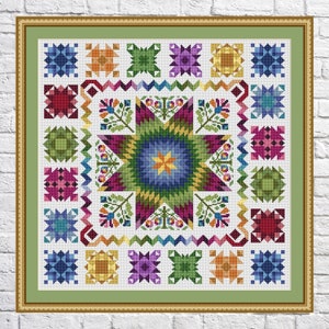 Peut inclure: Un bloc de courtepointe coloré avec un motif en étoile au centre. Le bloc est entouré d'une bordure de blocs de courtepointe plus petits de différentes couleurs et motifs.