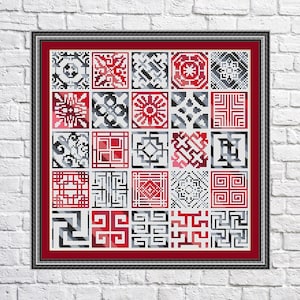 Puede incluir: Un patrón de punto de cruz enmarcado con un esquema de color rojo y negro. El patrón está formado por 25 cuadrados pequeños, cada uno con un diseño geométrico diferente.