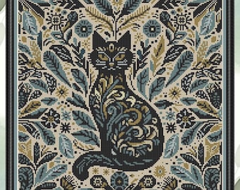 Puede incluir: Arte de punto de cruz que presenta un gato negro con intrincados patrones florales y de hojas en verde azulado, dorado y crema. El gato está centrado, rodeado de follaje estilizado, todo dentro de un marco negro. El diseño tiene una estética de arte popular.