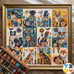 Puede incluir: Un muestrario de punto de cruz enmarcado que presenta una cuadrícula de doce razas de perros distintas, cada una decorada con coloridos patrones geométricos, motivos florales y pequeños pájaros, sobre un fondo claro en un marco dorado.